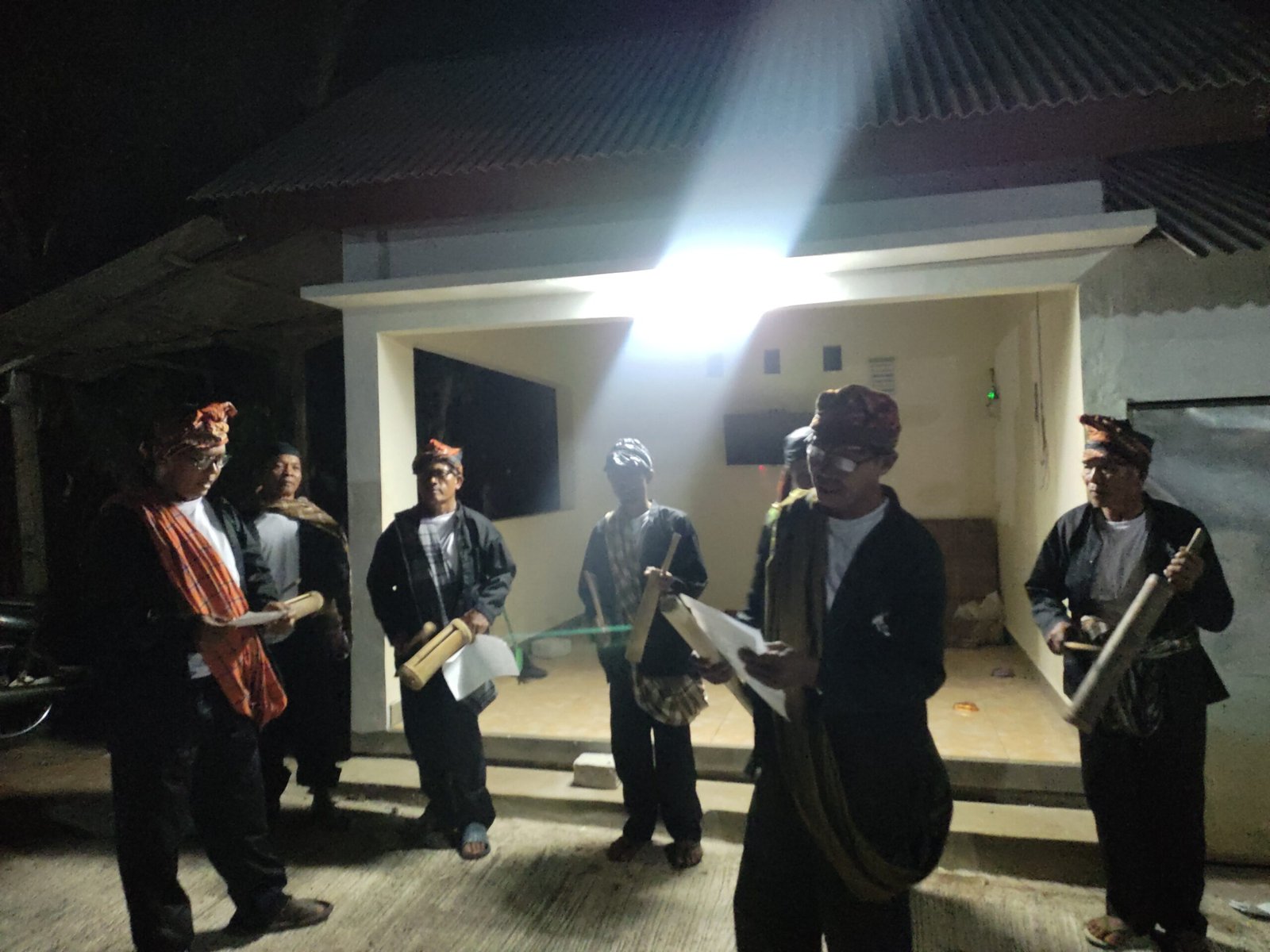 Kebudayaan Toklik: Menjaga Keamanan dengan diiringi dengan lagu daerah